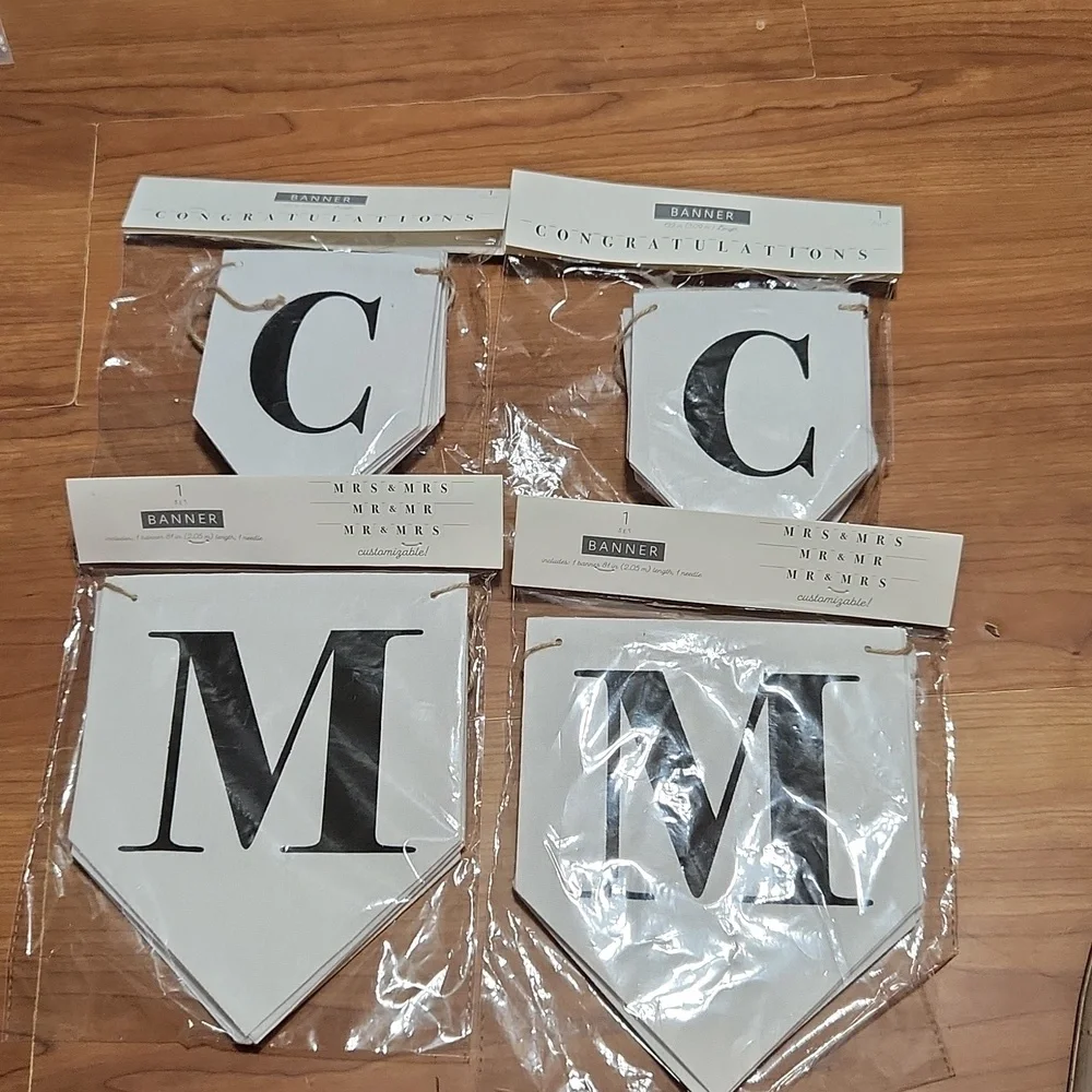 Bundle of 4 Banners- 2 CONGRATULATIONS & 2 MR & MRS